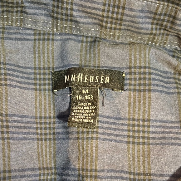 Men’s Van Heusen Button Up Navy Blue Dress Shirt Size Med 15-15 1/2. - Picture 2 of 2